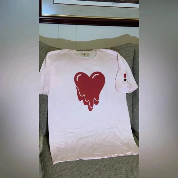 emotionally unavailable made to satisfy pink heart logo short sleeve tee shirt - Picture 4 of 9